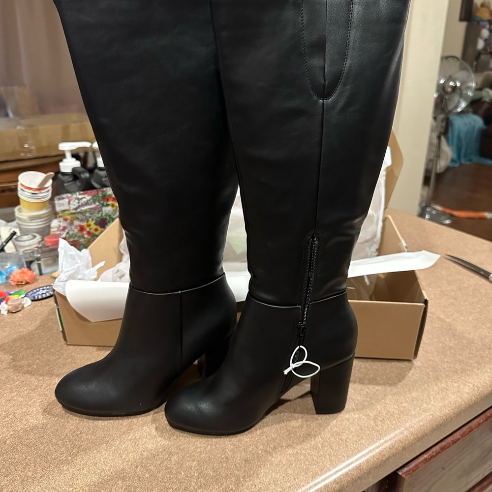 Amazon Essentials Black Knee-High Block Heel Boots -new